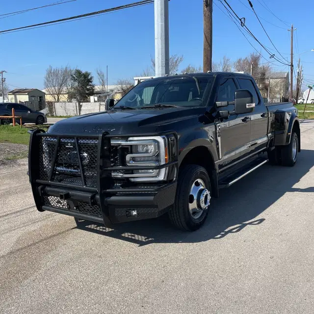 2023 Ford F-350 Super Duty Lariat