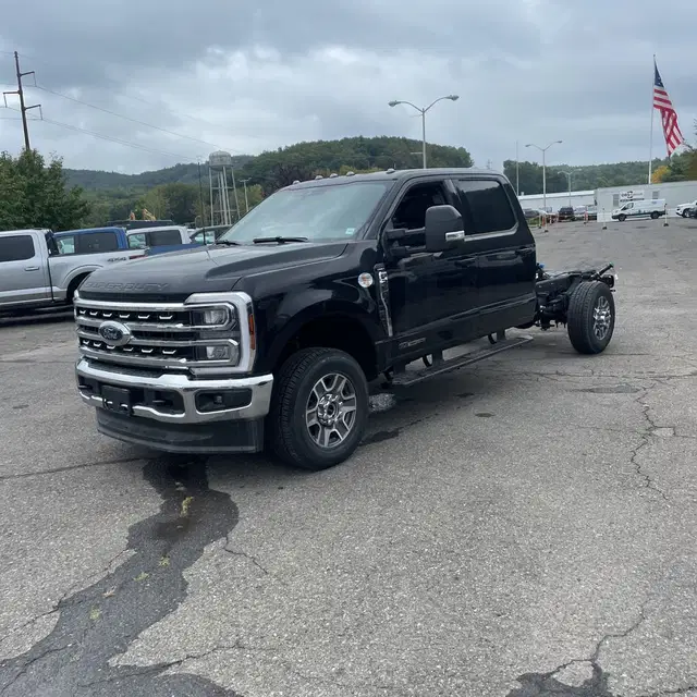 2024 Ford S/D C/C F350 Lariat