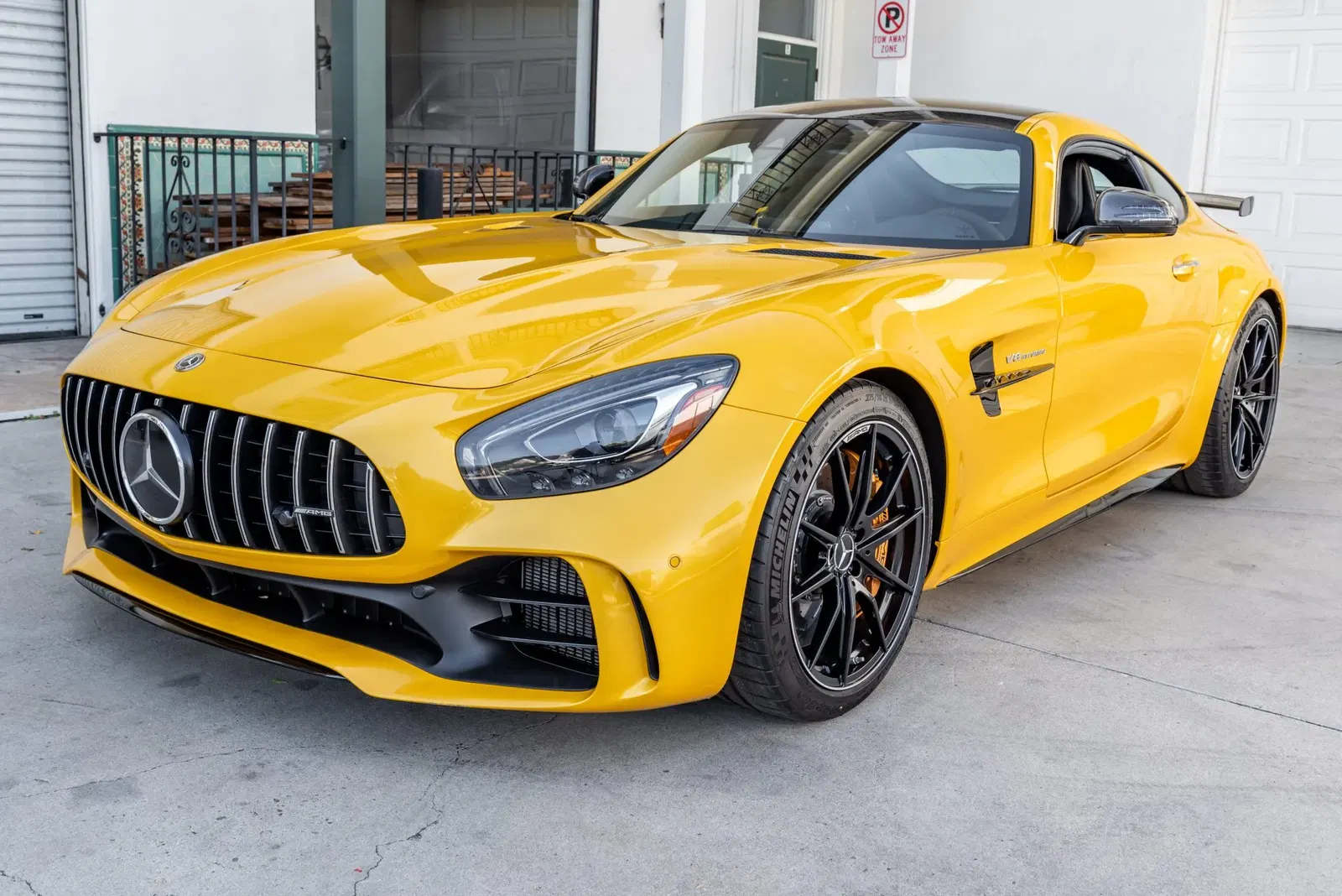 900-Mile 2018 Mercedes-AMG GT R