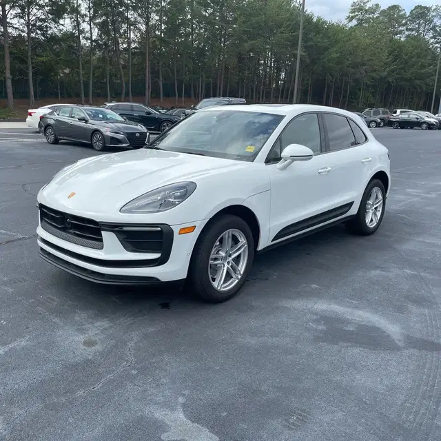 2022 Porsche Macan Base