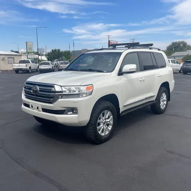 2019 Toyota Land Cruiser Base