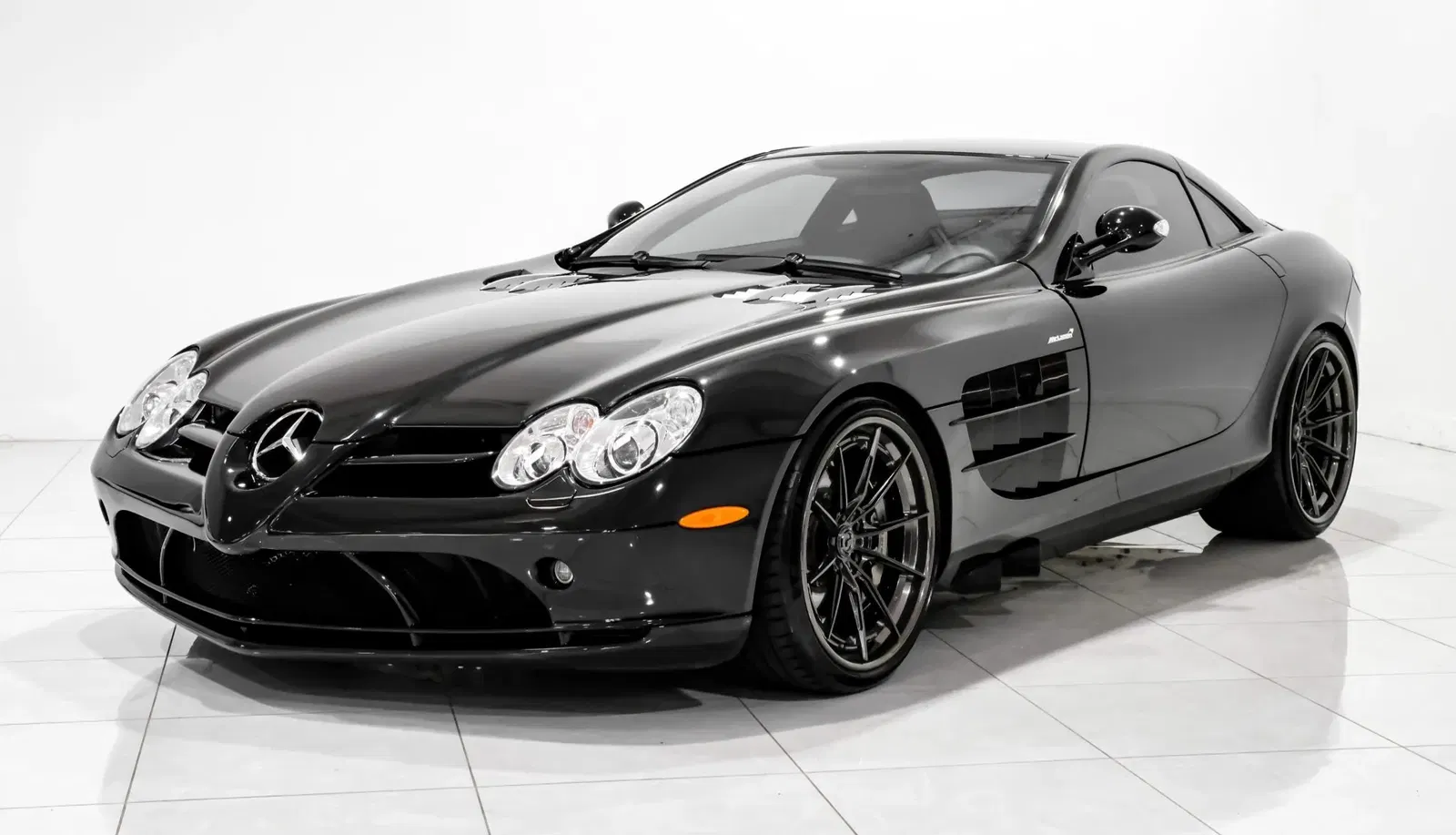 15k-Mile 2006 Mercedes-Benz SLR McLaren