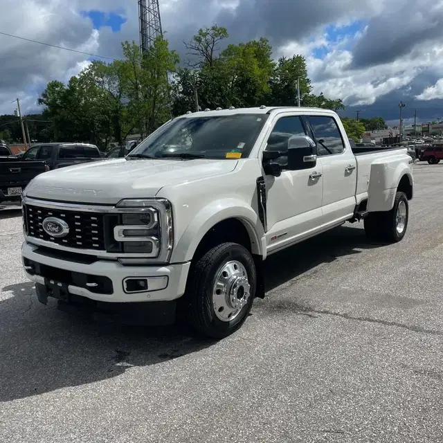2024 Ford F-450 Super Duty Platinum