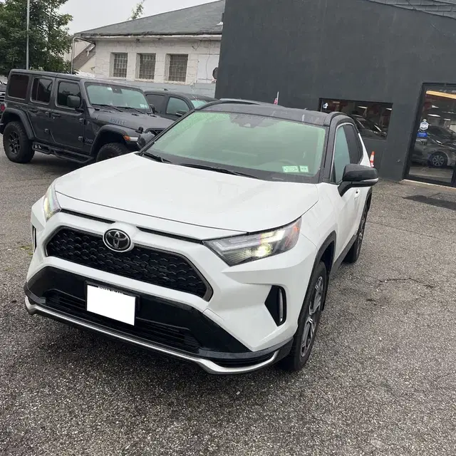 2025 Toyota RAV4 Plug-in Hybrid XSE