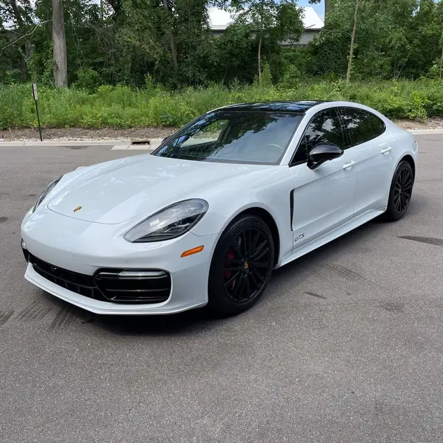 2019 Porsche Panamera GTS