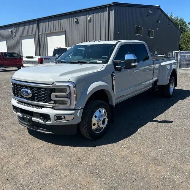 2025 Ford F-450 Super Duty Platinum