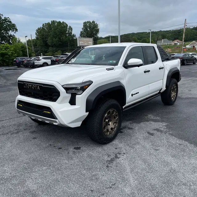 2024 Toyota Tacoma Trailhunter HV