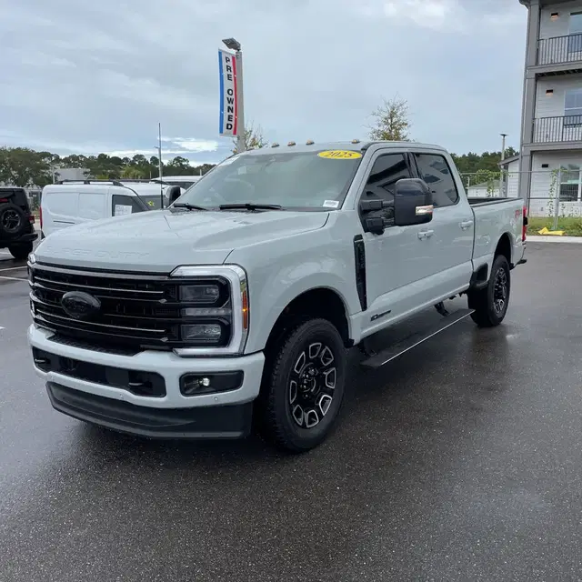 2025 Ford F-350 Super Duty Platinum